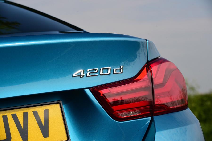 Логотип BMW 420d Coupe M Sport 2017 года  (UK) (фото 5 из 14)